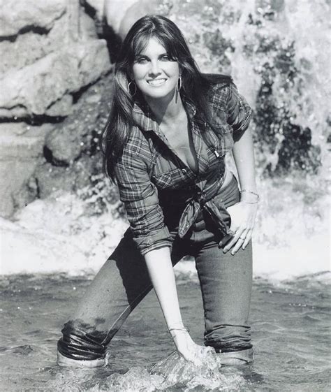 caroline munro sexy|Caroline Munro: Glamorous photos of the English。